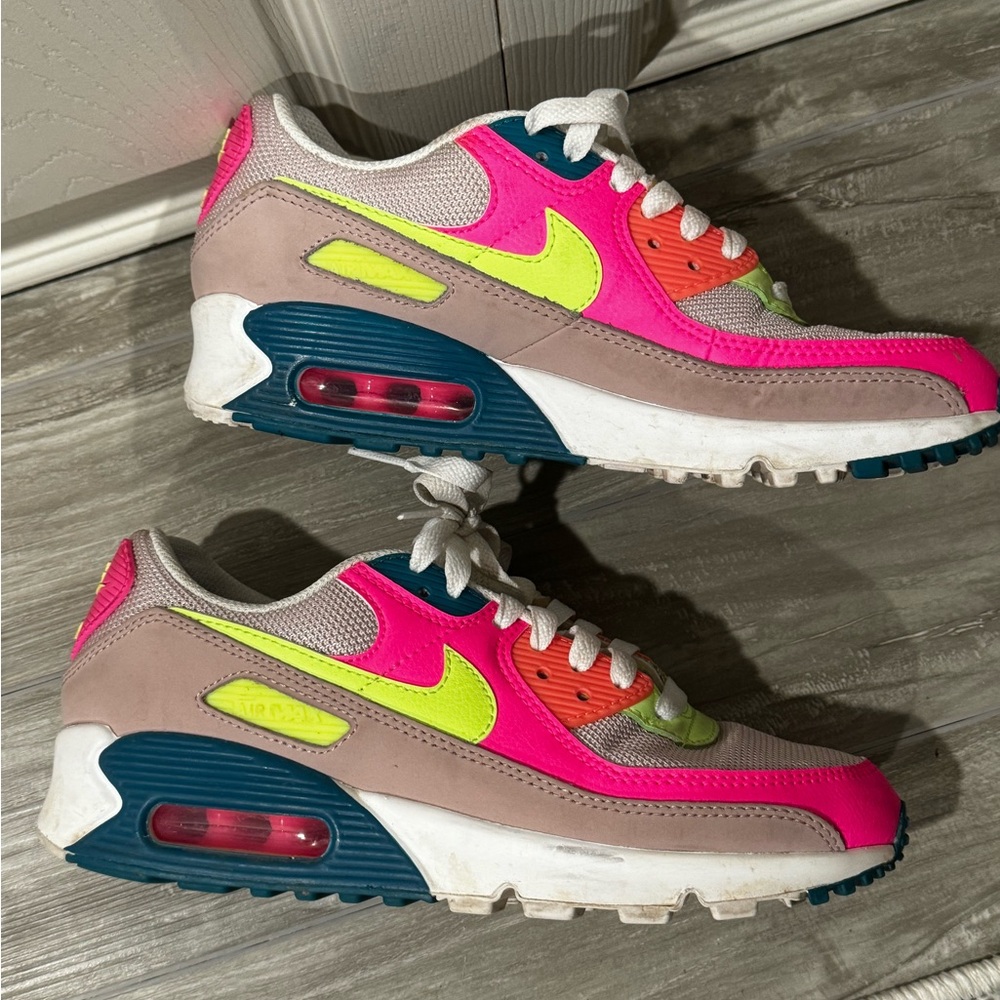 Gently worn Nike air sneakers